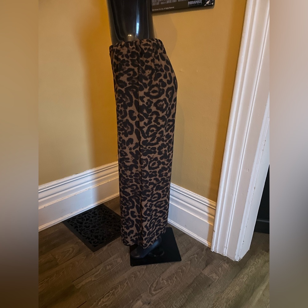 Women’s Leopard Print Wide-Leg Pants - ( Large ) - Picture 4 of 4